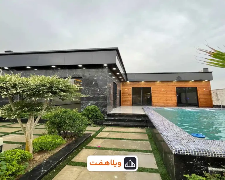 حیاط و ورودی ویلای آران