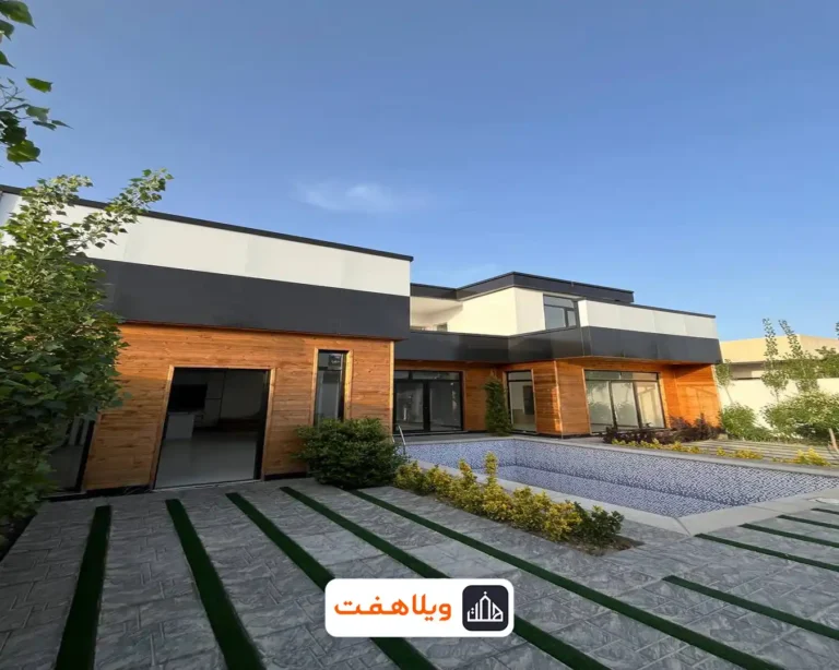 حیاط و نمای ورودی ویلای سرخاب